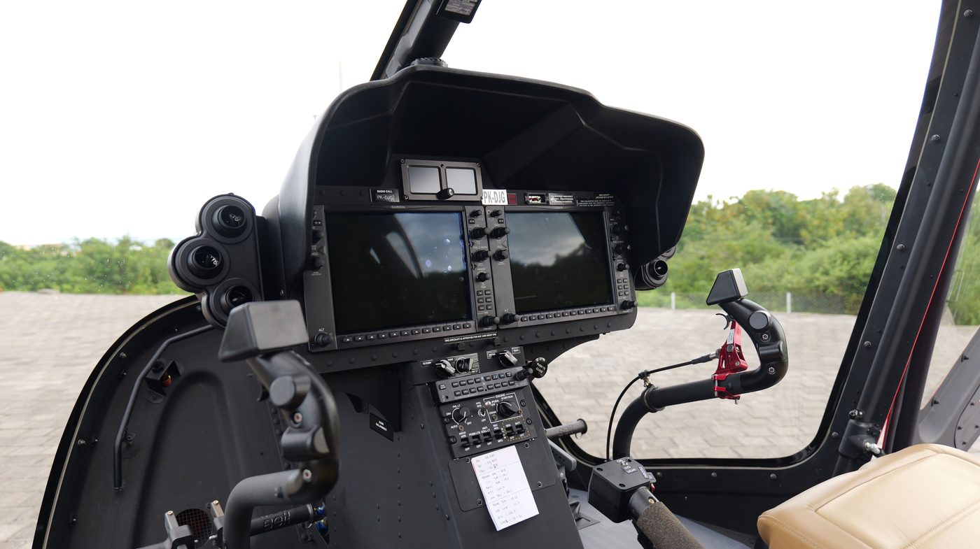 Modern glass cockpit and avionics of the helicopter